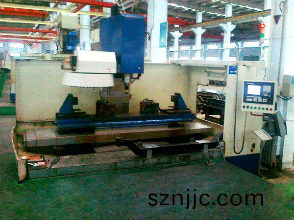 前(qian)軸(zhou)十(shi)孔加(jia)工專用立式加工